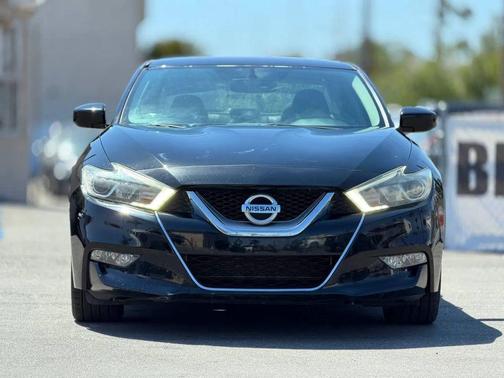 Black 2016 Nissan Maxima 3.5 S