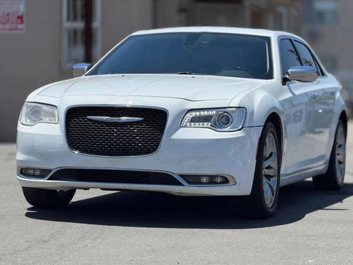 Bright White Clearcoat 2019 Chrysler 300 Limited