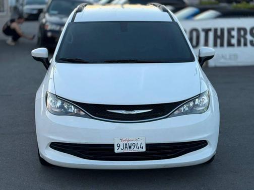 2020 Chrysler Voyager LXI