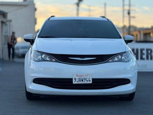 2020 Chrysler Voyager LXI