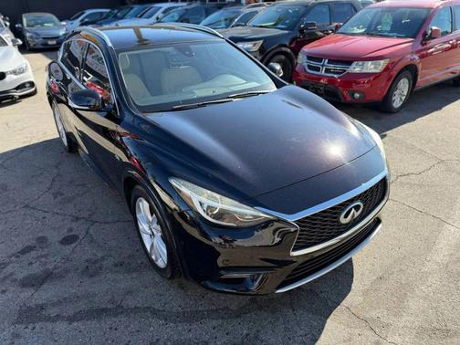 2018 INFINITI QX30 Premium