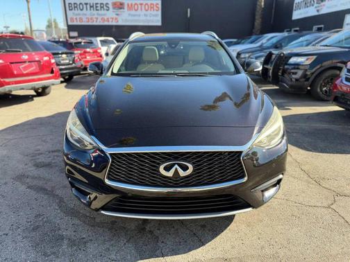 2018 INFINITI QX30 Premium