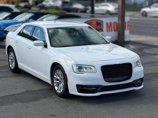 2016 Chrysler 300 Limited