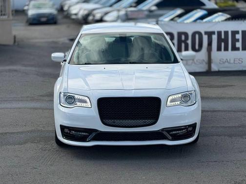 2016 Chrysler 300 Limited