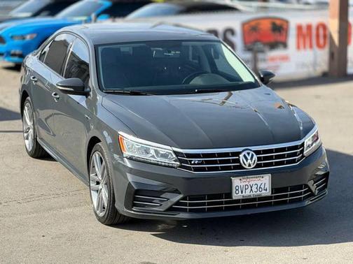 2018 Volkswagen Passat 2.0T R-Line
