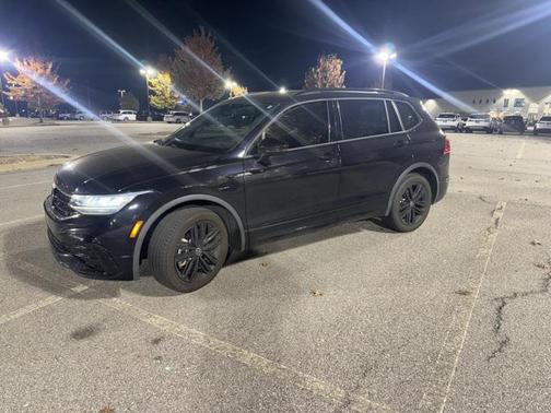 2022 Volkswagen Tiguan 2.0T SE R-Line Black