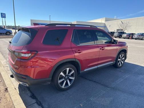 2025 Honda Pilot Touring 8-Passenger