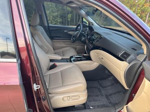 2022 Honda Pilot Touring 8-Passenger