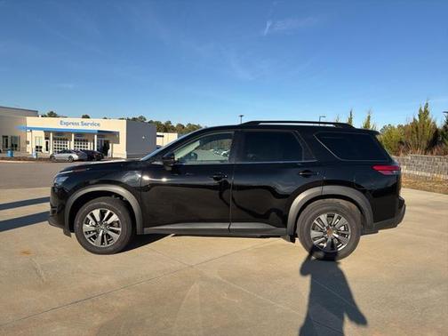 2024 Nissan Pathfinder SV FWD