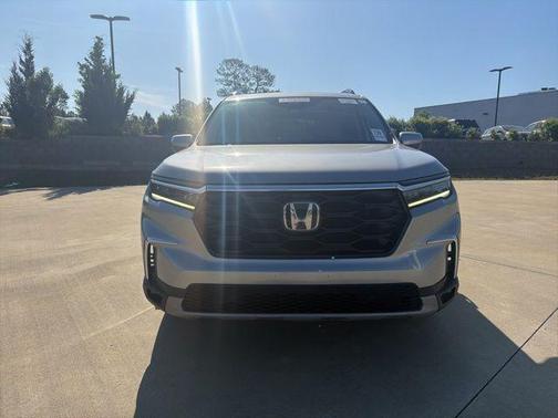 Lunar Silver Metallic 2024 Honda Pilot Touring 8-Passenger