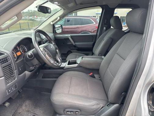 2014 Nissan Titan SV