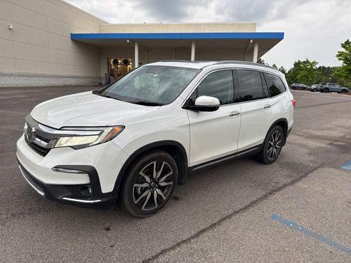 Platinum White Pearl 2022 Honda Pilot Touring 8-Passenger