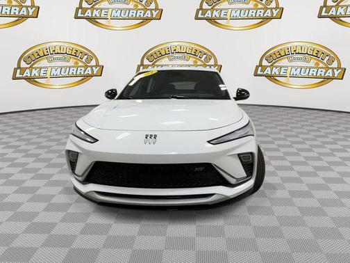 Summit White 2024 Buick Envista Sport Touring FWD
