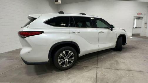 Wind Chill Pearl 2022 Toyota Highlander XLE