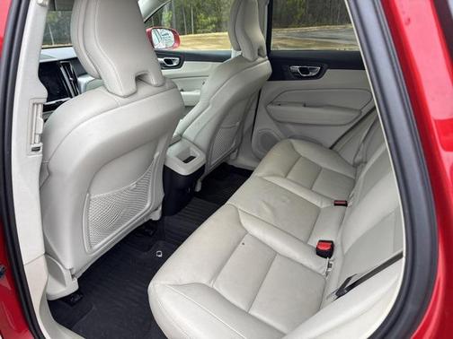 2019 Volvo XC60 T5 Momentum