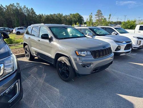 Sting-Gray Clearcoat 2019 Jeep Grand Cherokee Upland