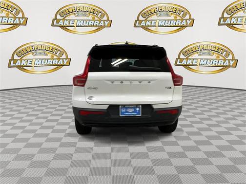 2022 Volvo XC40 T5 R-Design