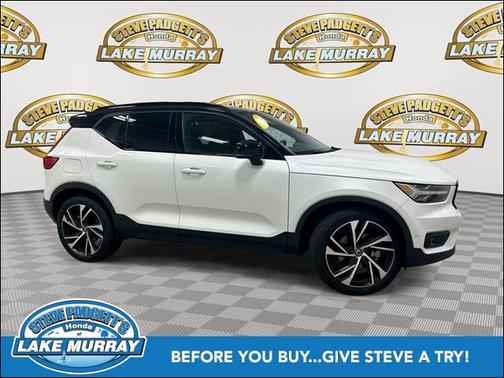 2022 Volvo XC40 T5 R-Design