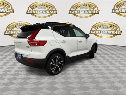 2022 Volvo XC40 T5 R-Design