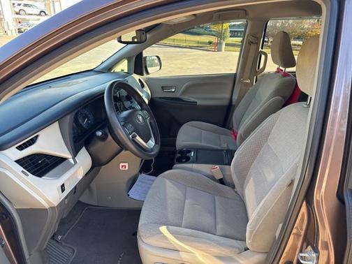 2018 Toyota Sienna LE