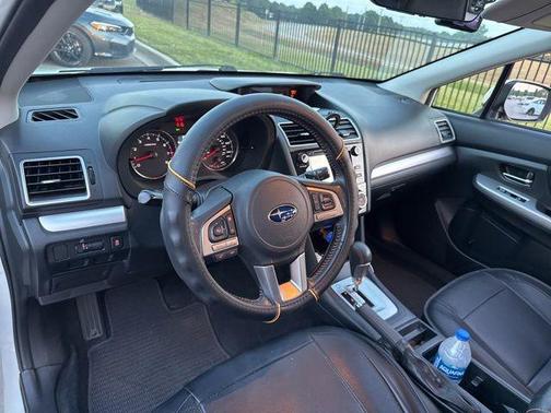 Crystal White Pearl 2017 Subaru Crosstrek 2.0i Premium