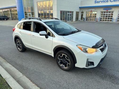 Crystal White Pearl 2017 Subaru Crosstrek 2.0i Premium