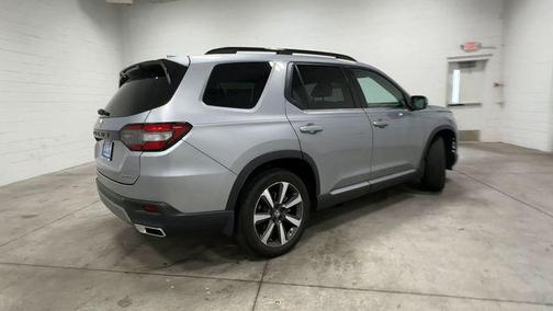 Lunar Silver Metallic 2025 Honda Pilot Touring 8-Passenger