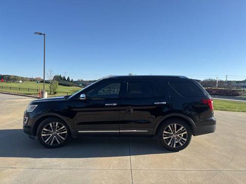 SHADOW BLACK 2017 Ford Explorer Platinum