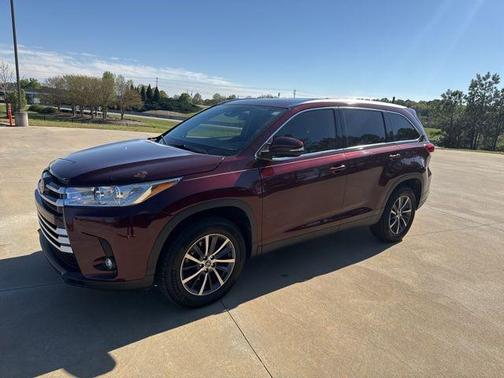 Ooh La La Rouge Mica 2019 Toyota Highlander XLE