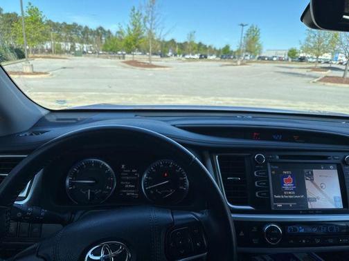 Ooh La La Rouge Mica 2019 Toyota Highlander XLE