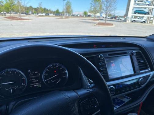 Ooh La La Rouge Mica 2019 Toyota Highlander XLE