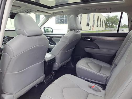 2023 Toyota Highlander Platinum