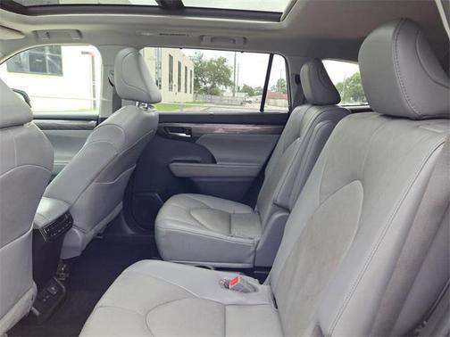 2023 Toyota Highlander Platinum