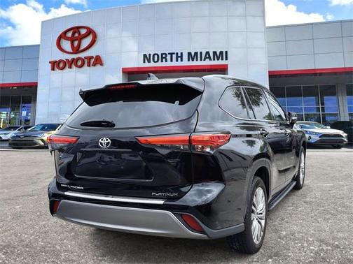 2023 Toyota Highlander Platinum