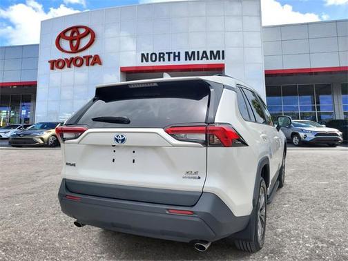 2022 Toyota RAV4 Hybrid XLE Premium