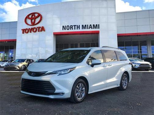 2023 Toyota Sienna XLE