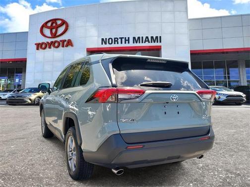 2022 Toyota RAV4 XLE
