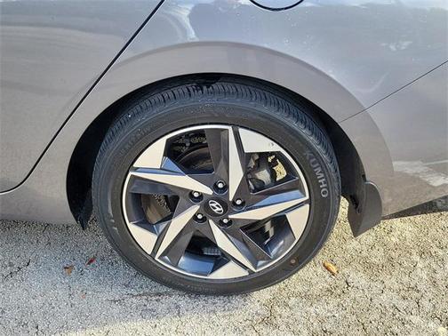 2022 Hyundai ELANTRA Limited