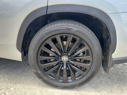 Celestial Silver Metallic 2024 Toyota Highlander XSE