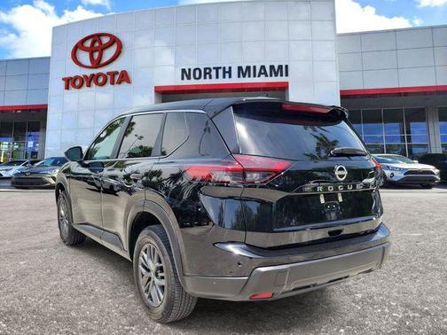 Super Black 2024 Nissan Rogue S