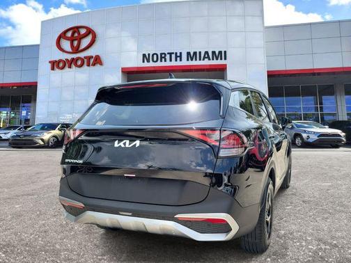 Fusion Black 2024 Kia Sportage LX
