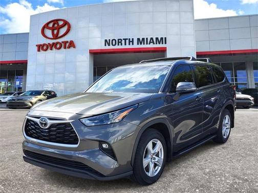 2022 Toyota Highlander LE