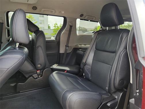 2017 Toyota Sienna SE