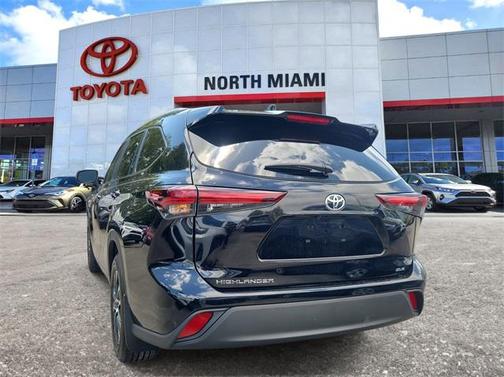 2024 Toyota Highlander LE