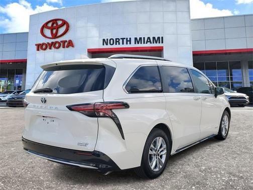 2021 Toyota Sienna Limited 7-Passenger