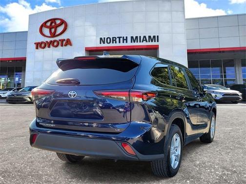 2024 Toyota Highlander LE