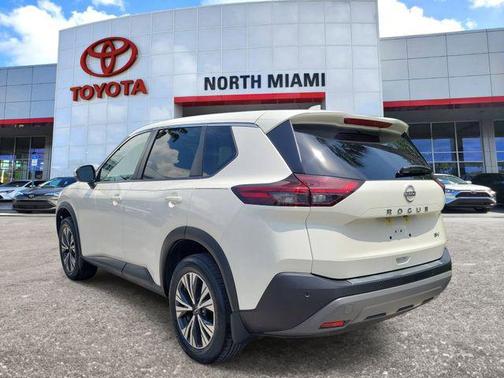 Pearl White Tricoat 2023 Nissan Rogue SV