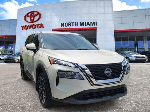 Pearl White Tricoat 2023 Nissan Rogue SV