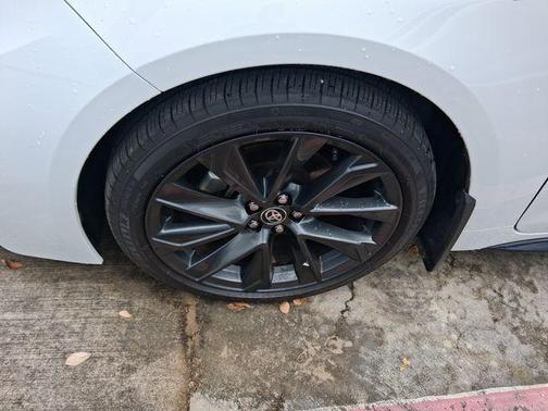 Ice Cap 2025 Toyota Corolla SE