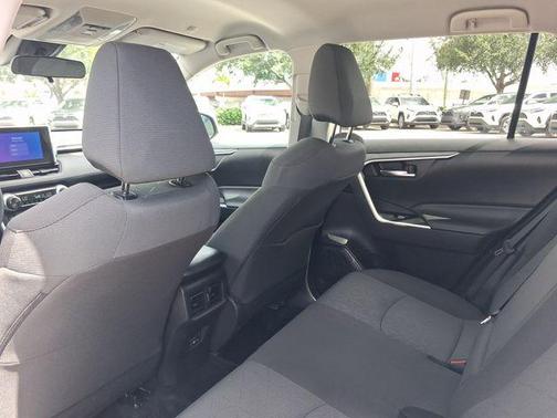 Ice Cap 2024 Toyota RAV4 XLE